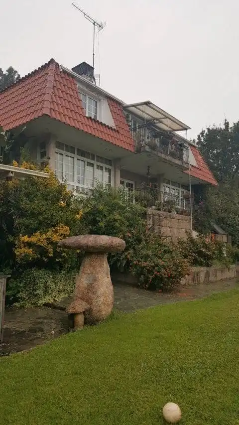 Vista exterior de Casa o chalet en venta en Pontevedra Capital  con Calefacción, Jardín privado y Terraza