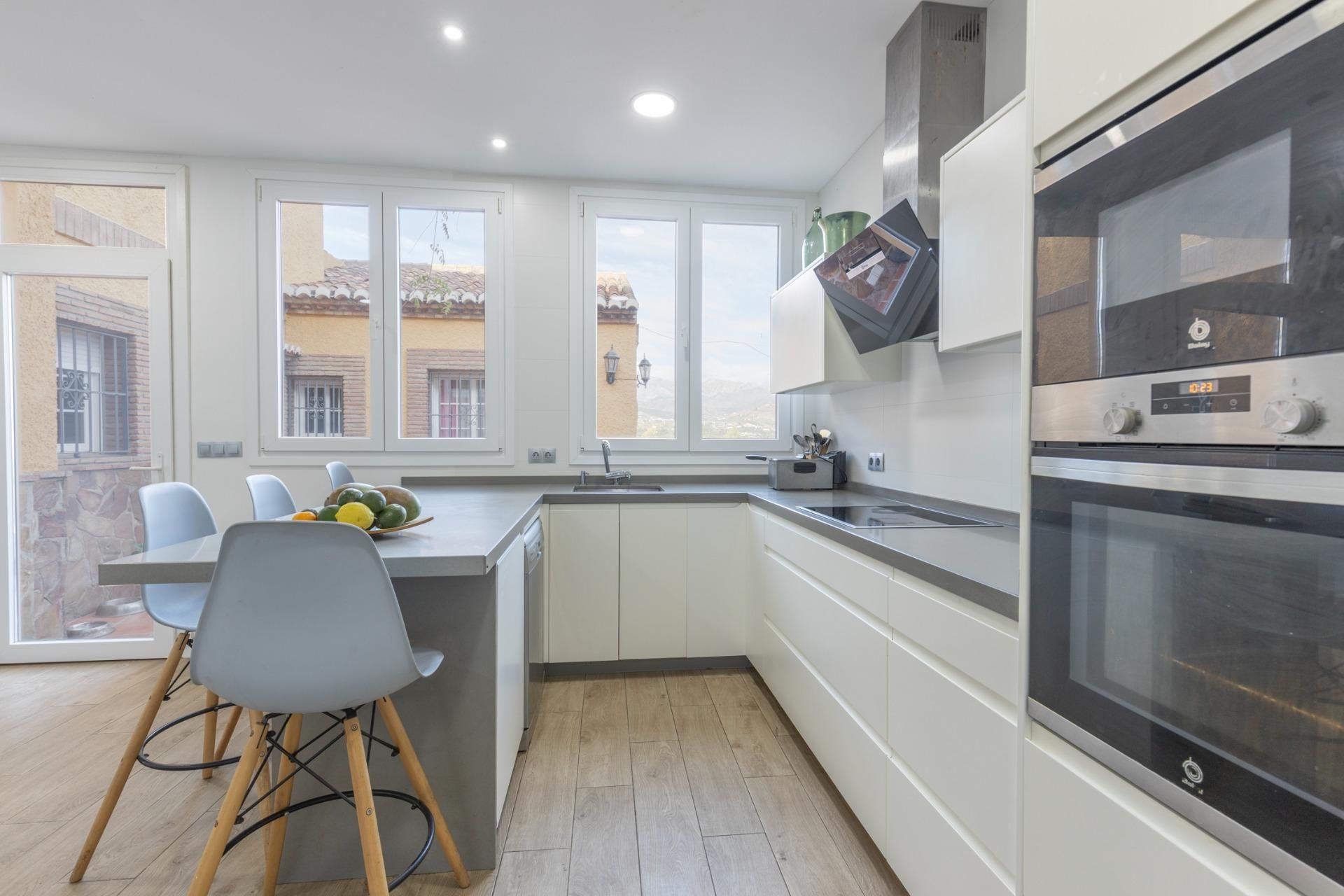 Cuina de Casa o xalet en venda en  Madrid Capital amb Aire condicionat, Calefacció i Jardí privat