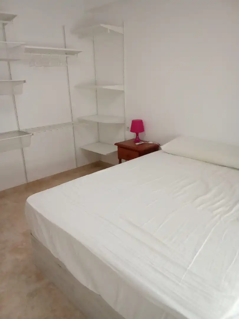 Dormitori de Apartament de lloguer en Sagunto / Sagunt amb Aire condicionat, Terrassa i Moblat