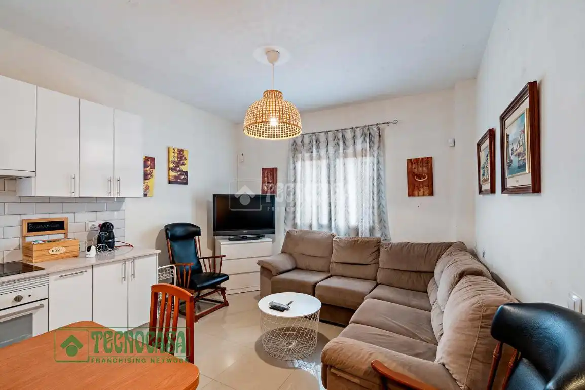 Sala d'estar de Casa adosada en venda en Roquetas de Mar amb Aire condicionat i Terrassa