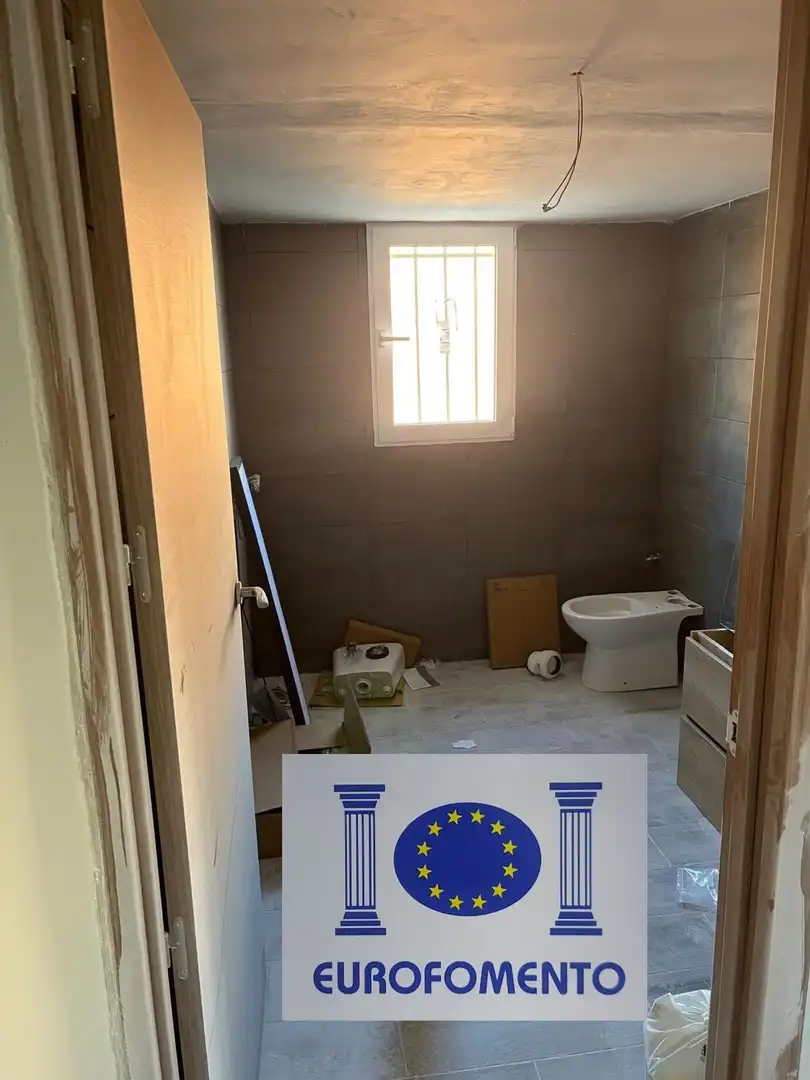 Badezimmer von Fabrikhallen zur Miete in Huecas
