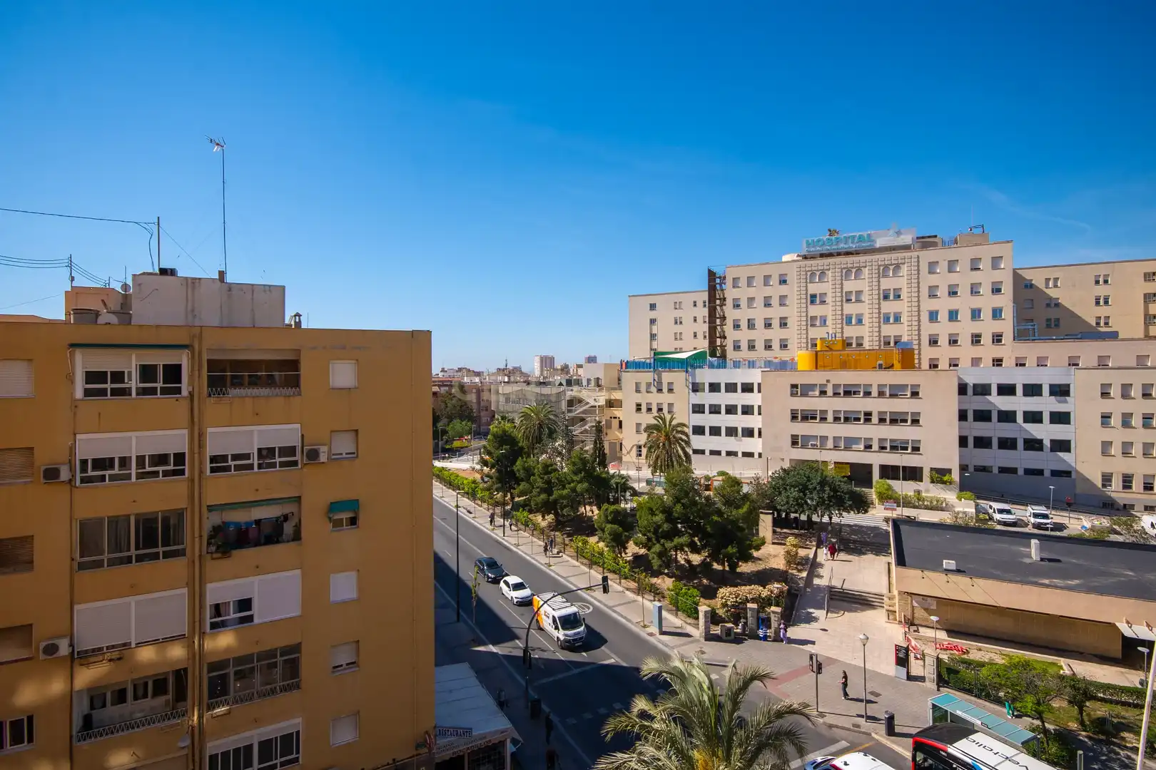 Vista exterior de Pis en venda en Alicante / Alacant amb Aire condicionat, Forn i Rentadora