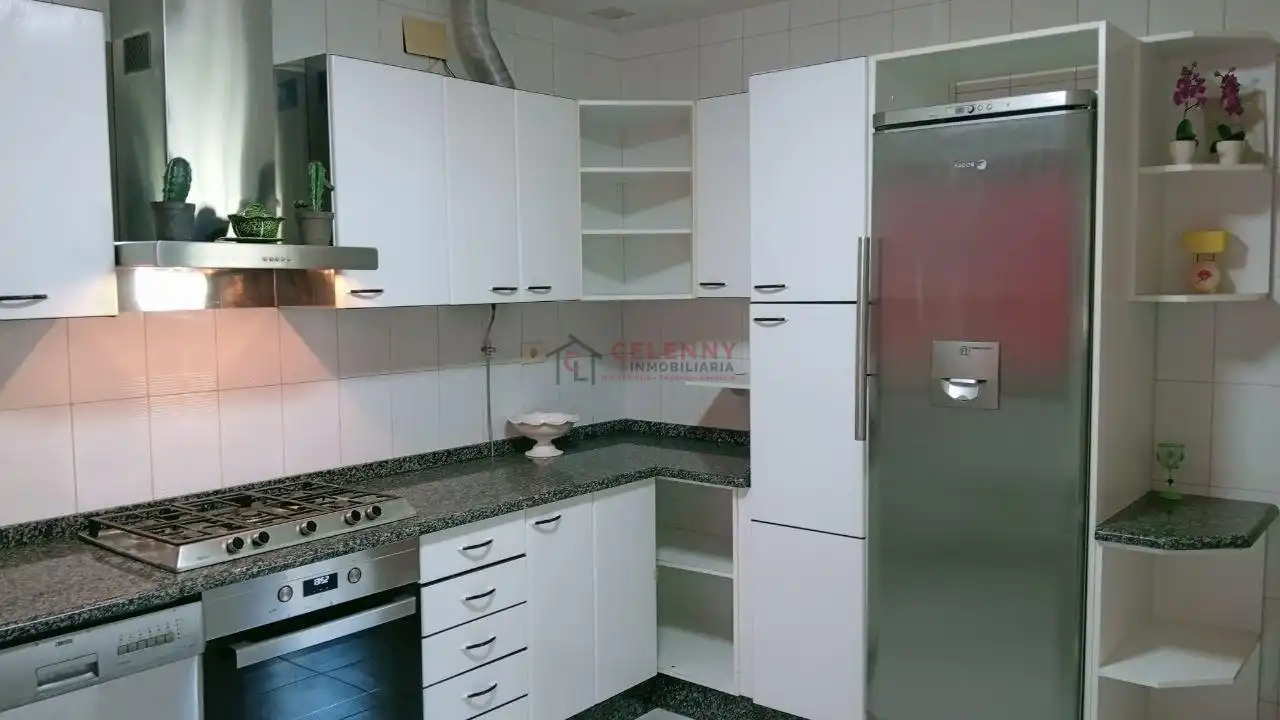 Cocina de Casa o chalet en venta en San Cibrao das Viñas con Calefacción, Jardín privado y Terraza