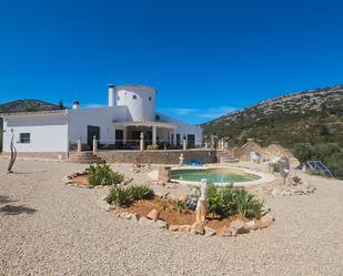 Vista exterior de Finca rústica en venda en Cervera del Maestre amb Terrassa i Piscina