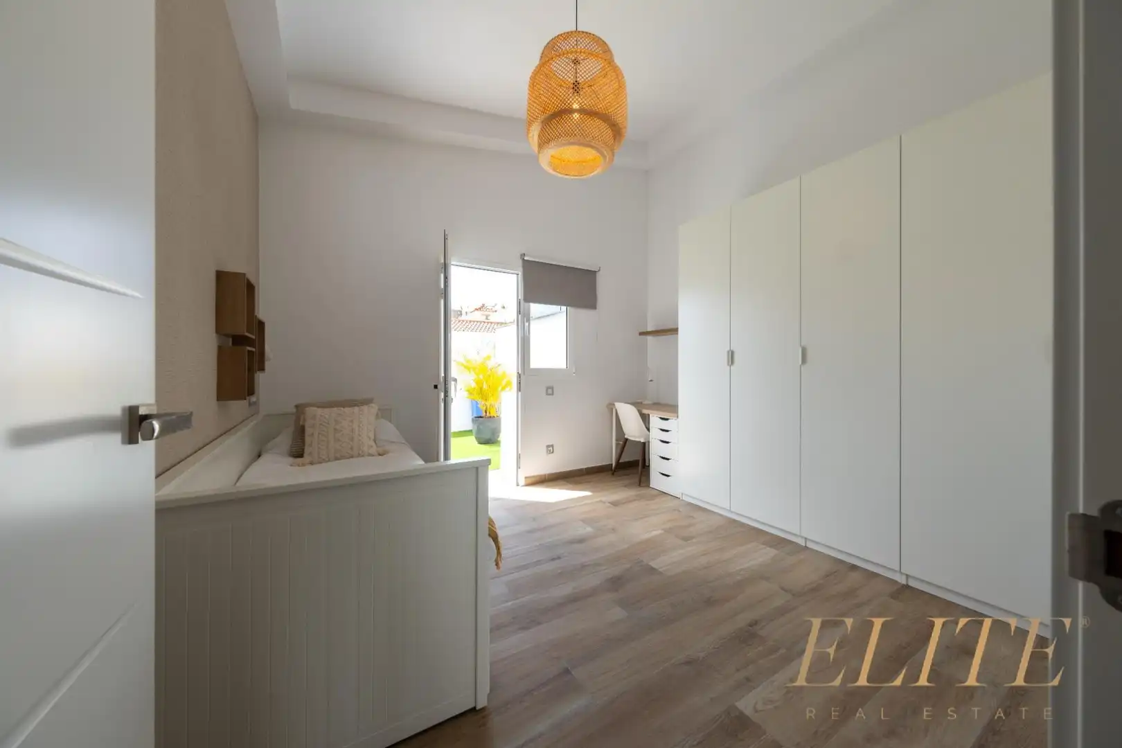 Bedroom of Detached homes for sale in San Bartolomé de Tirajana  with Air Conditioner, Private garden and Parquet flooring