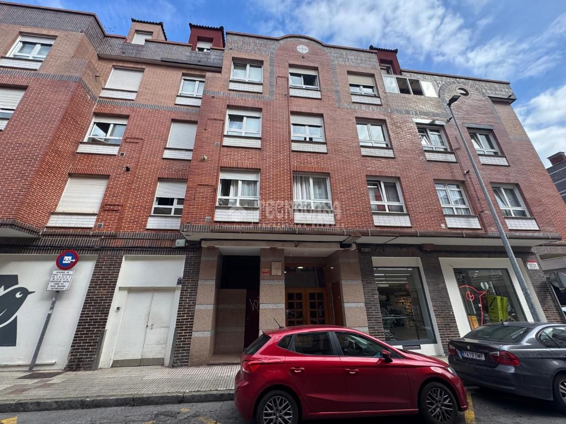 Vista exterior de Àtic en venda en Gijón  amb Calefacció