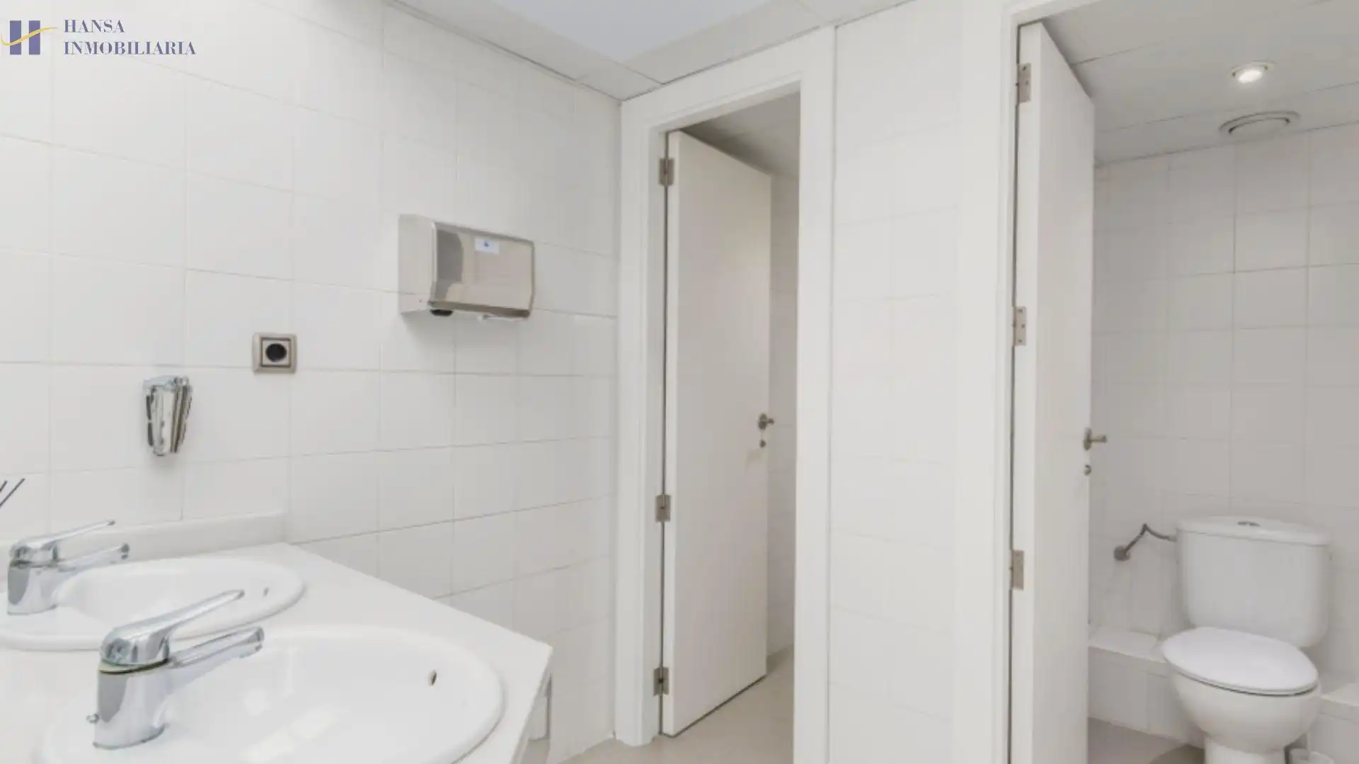 Badezimmer von Büro zum Verkauf in Alicante / Alacant mit Klimaanlage und Möbliert