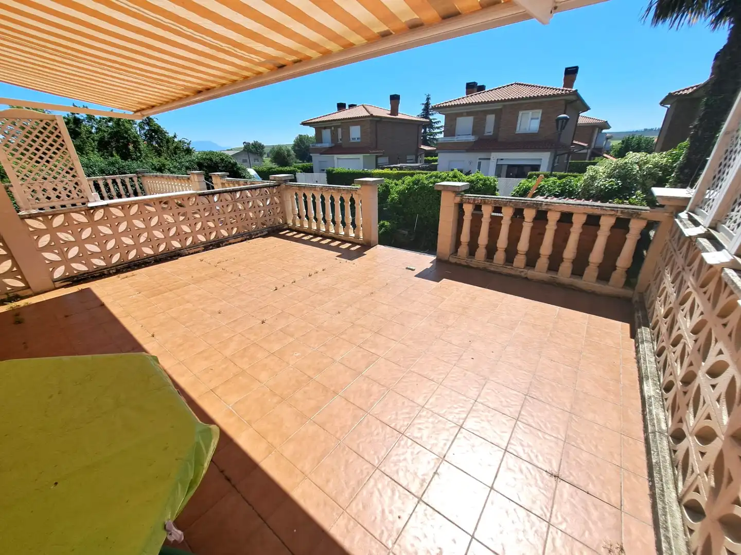 Terrasse von Einfamilien-Reihenhaus zum Verkauf in Zarratón mit Heizung, Terrasse und Möbliert