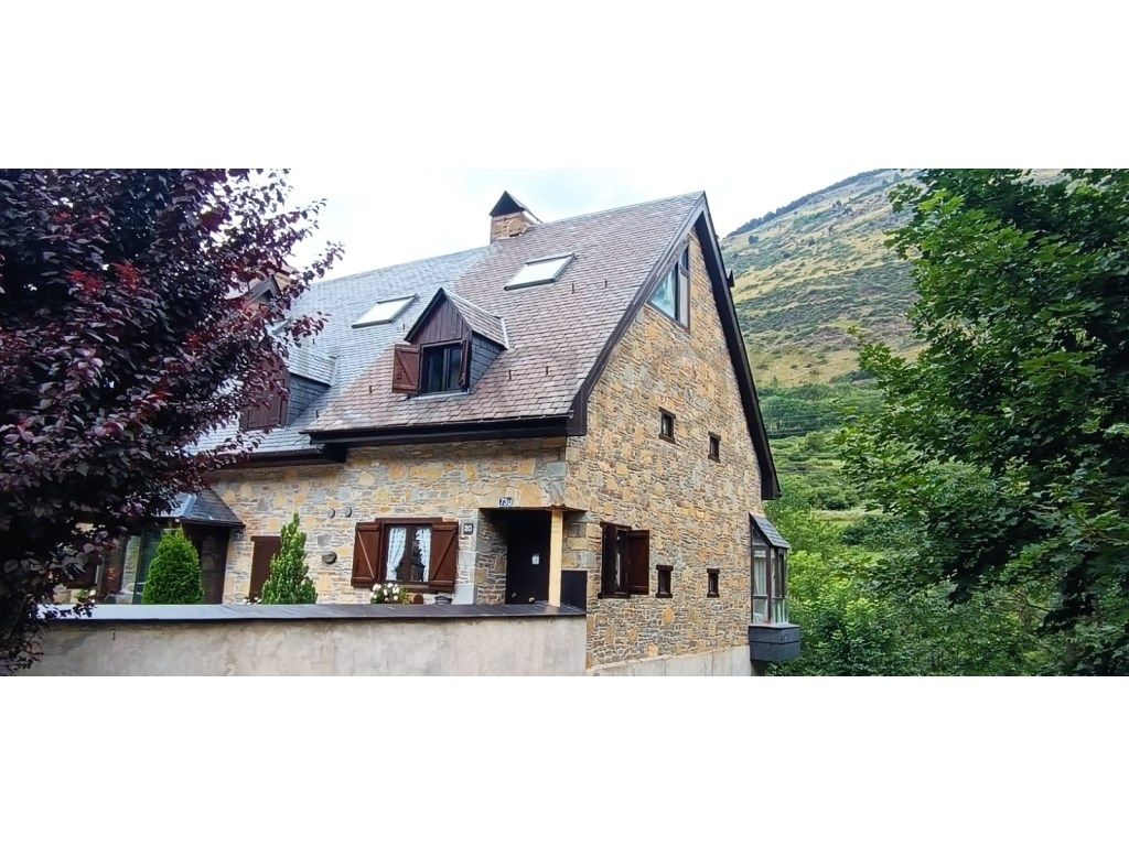 Vista exterior de Casa o xalet de lloguer en Vielha e Mijaran