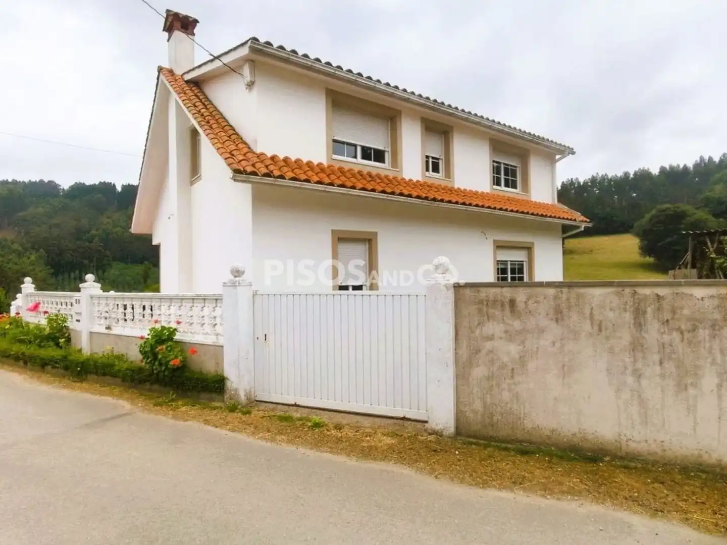 Vista exterior de Casa o xalet en venda en Abegondo amb Calefacció, Terrassa i Piscina