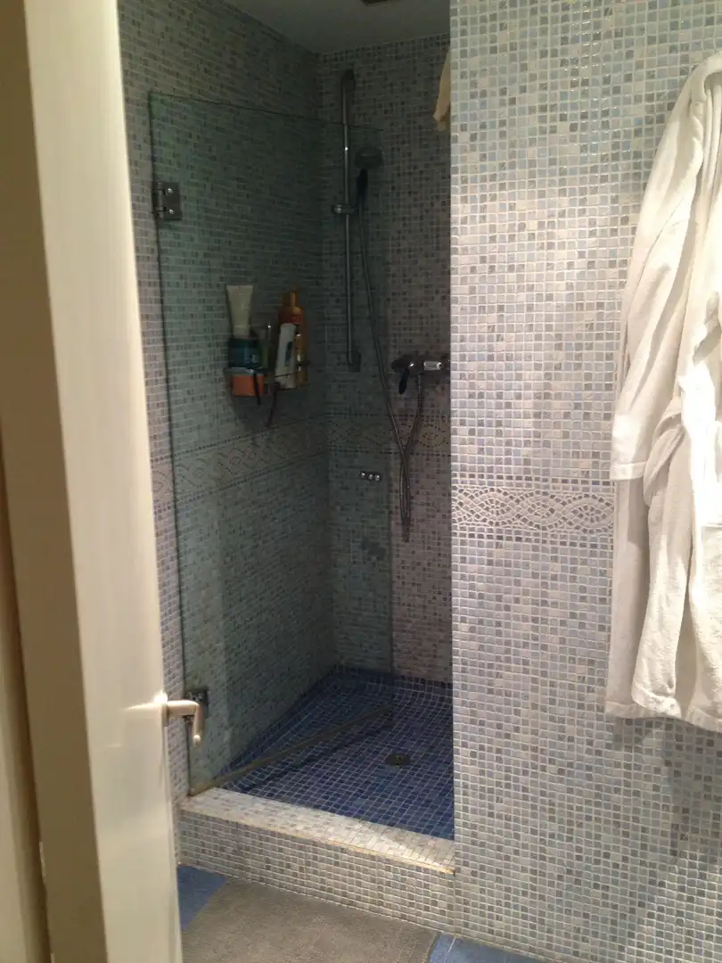 Bathroom of Study for sale in Barcelona  with Air Conditioner, Heating and Furnished