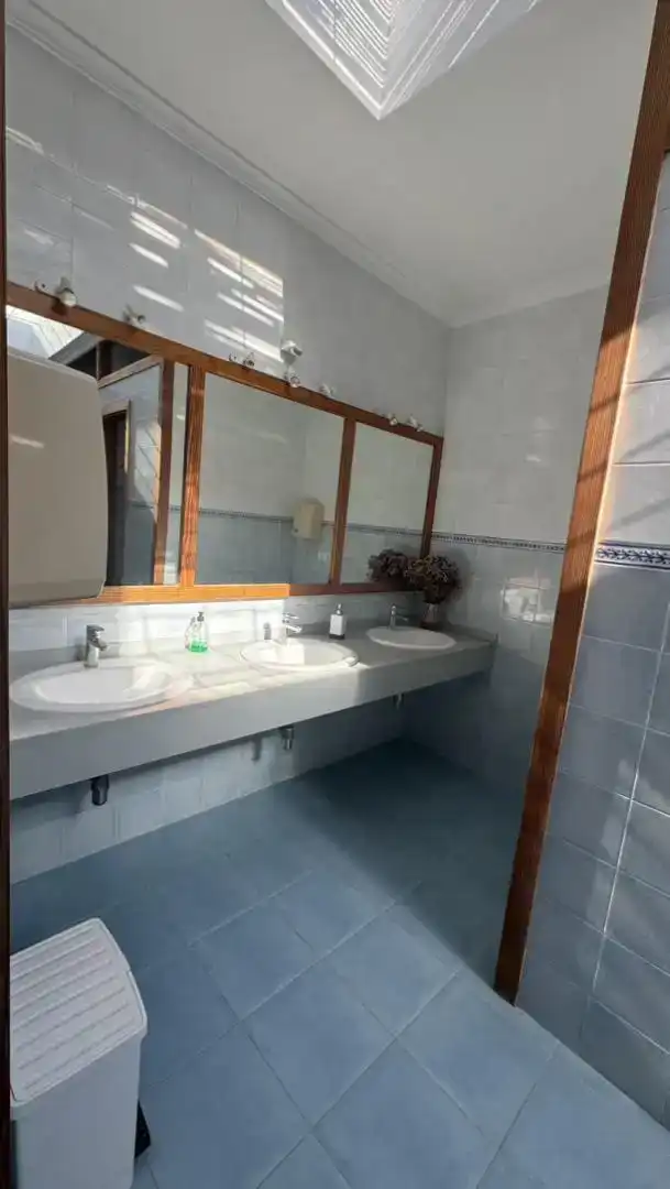 Badezimmer von Geschaftsraum zur Miete in Santa Eulària des Riu mit Klimaanlage