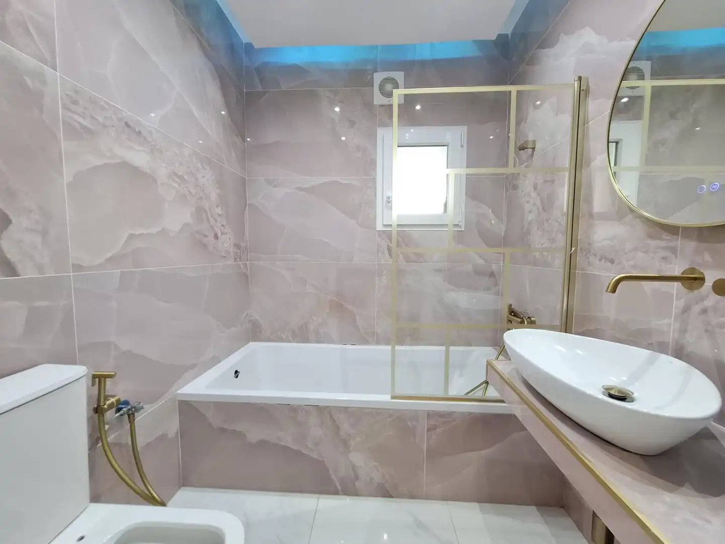 Baño de Piso en venta en Marbella con Aire acondicionado y Piscina comunitaria