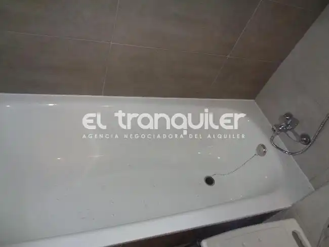 Wohnung zur Miete in Calle Fernando Trueba, Centro