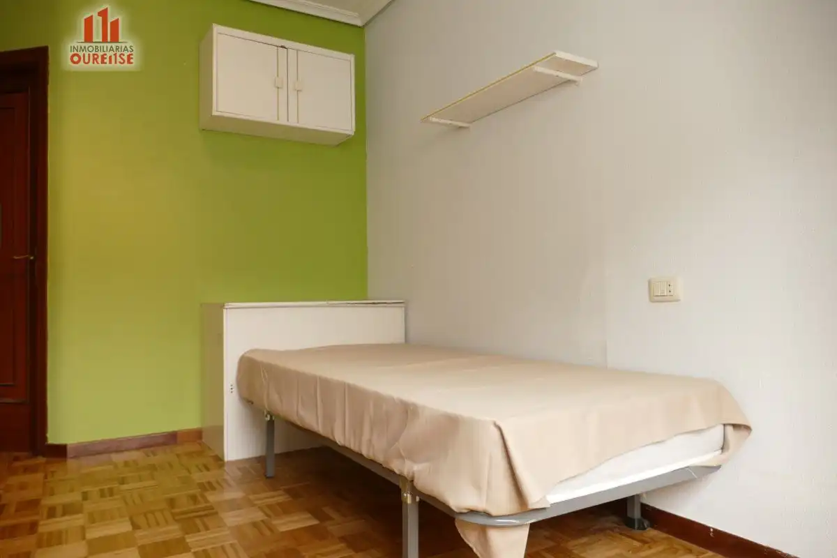 Habitación de Piso de alquiler en Ourense Capital  con Calefacción, Amueblado y Balcón