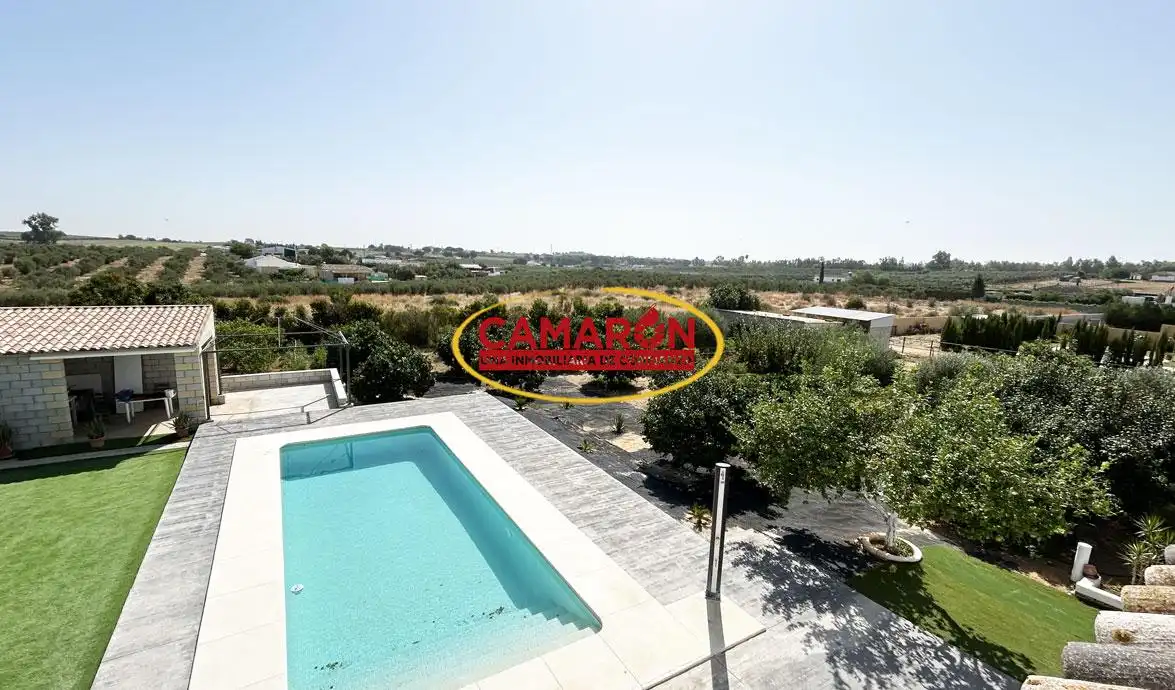 Piscina de Finca rústica en venda en La Puebla del Río amb Piscina