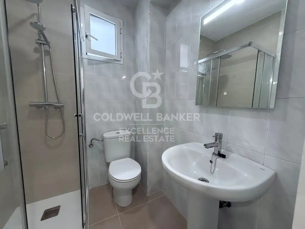 Baño de Piso de alquiler en Valencia con Balcón