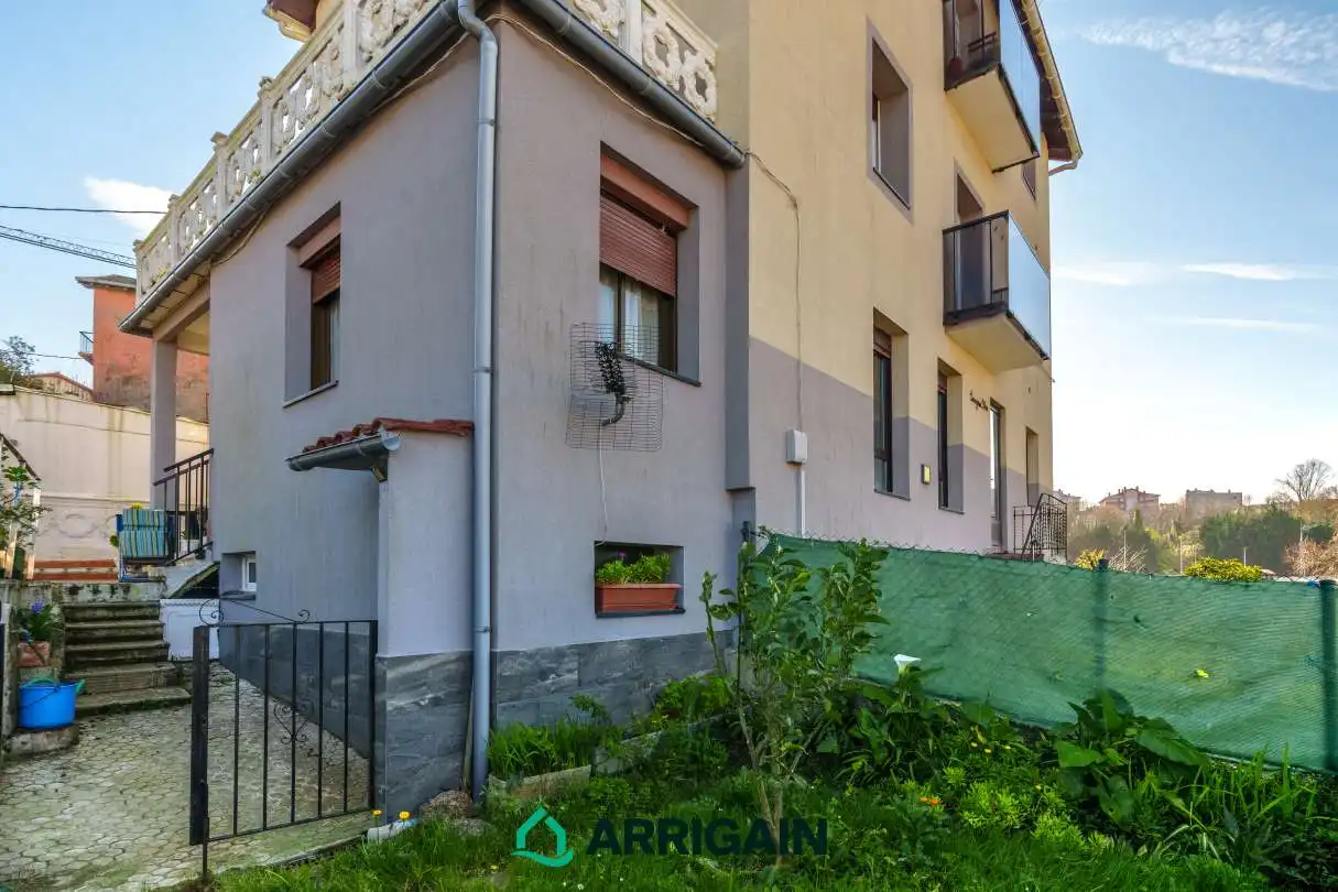 Vista exterior de Pis en venda en Donostia - San Sebastián  amb Calefacció, Jardí privat i Terrassa