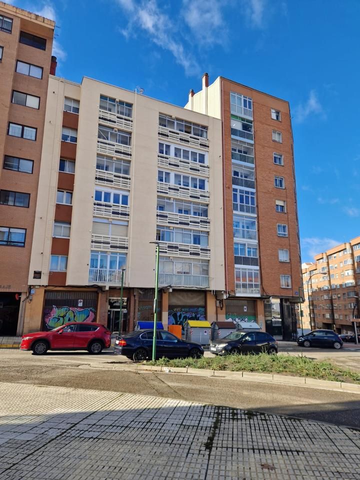 Vista exterior de Pis en venda en Burgos Capital amb Calefacció i Traster