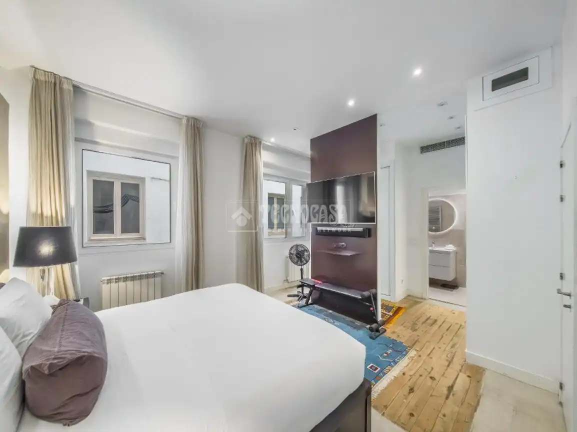 Bedroom of Flat for sale in Madrid  with Air Conditioner and Heating