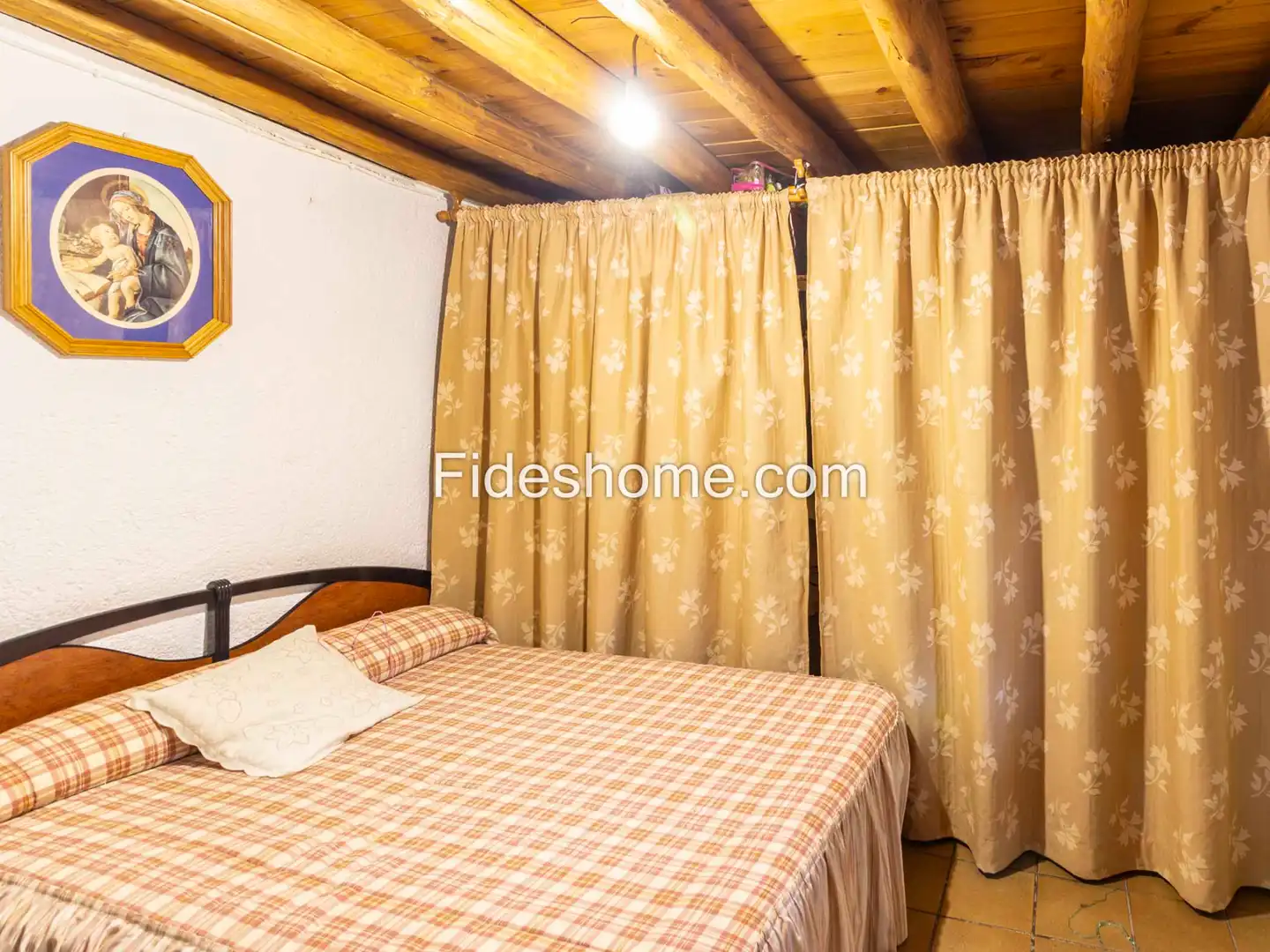 Dormitori de Finca rústica en venda en Villamena amb Jardí privat, Piscina i Moblat