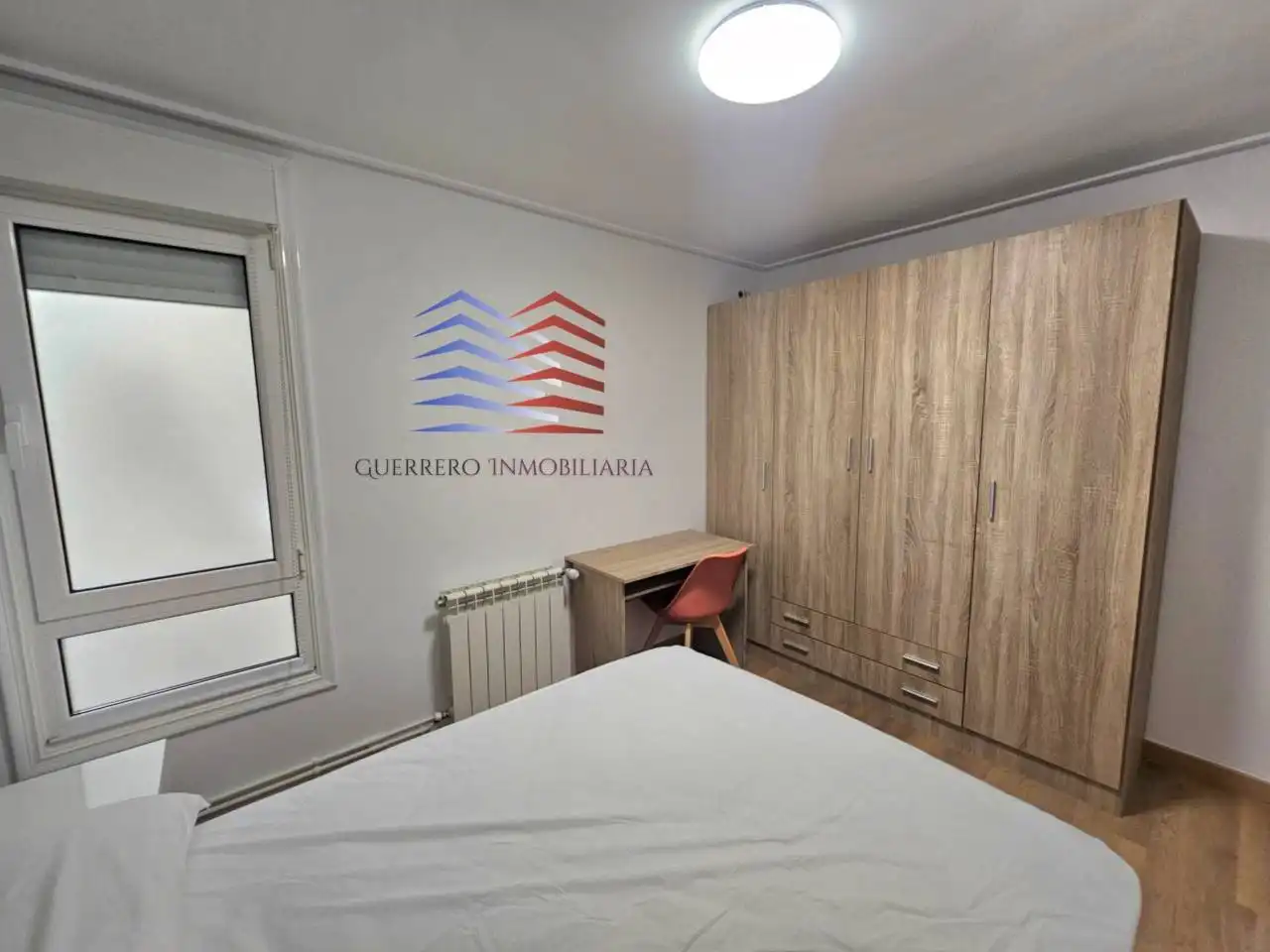 Schlafzimmer von Wohnungen zur Miete in Ourense Capital  mit Heizung, Parkett und Möbliert