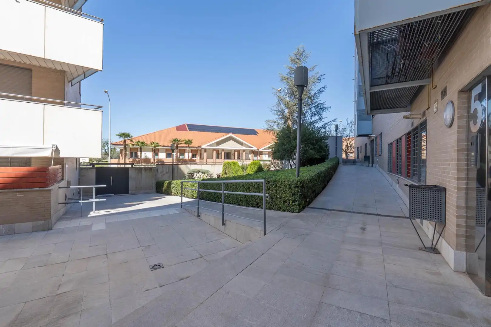 Exterior view of Flat for sale in Granada  with Air Conditioner, Heating and Private garden