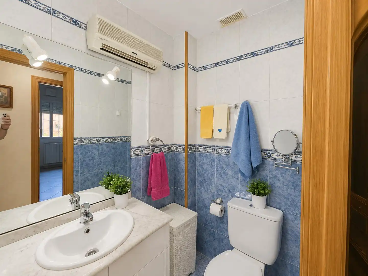 Bathroom of Flat for sale in Madrid  with Air Conditioner, Heating and Parquet flooring