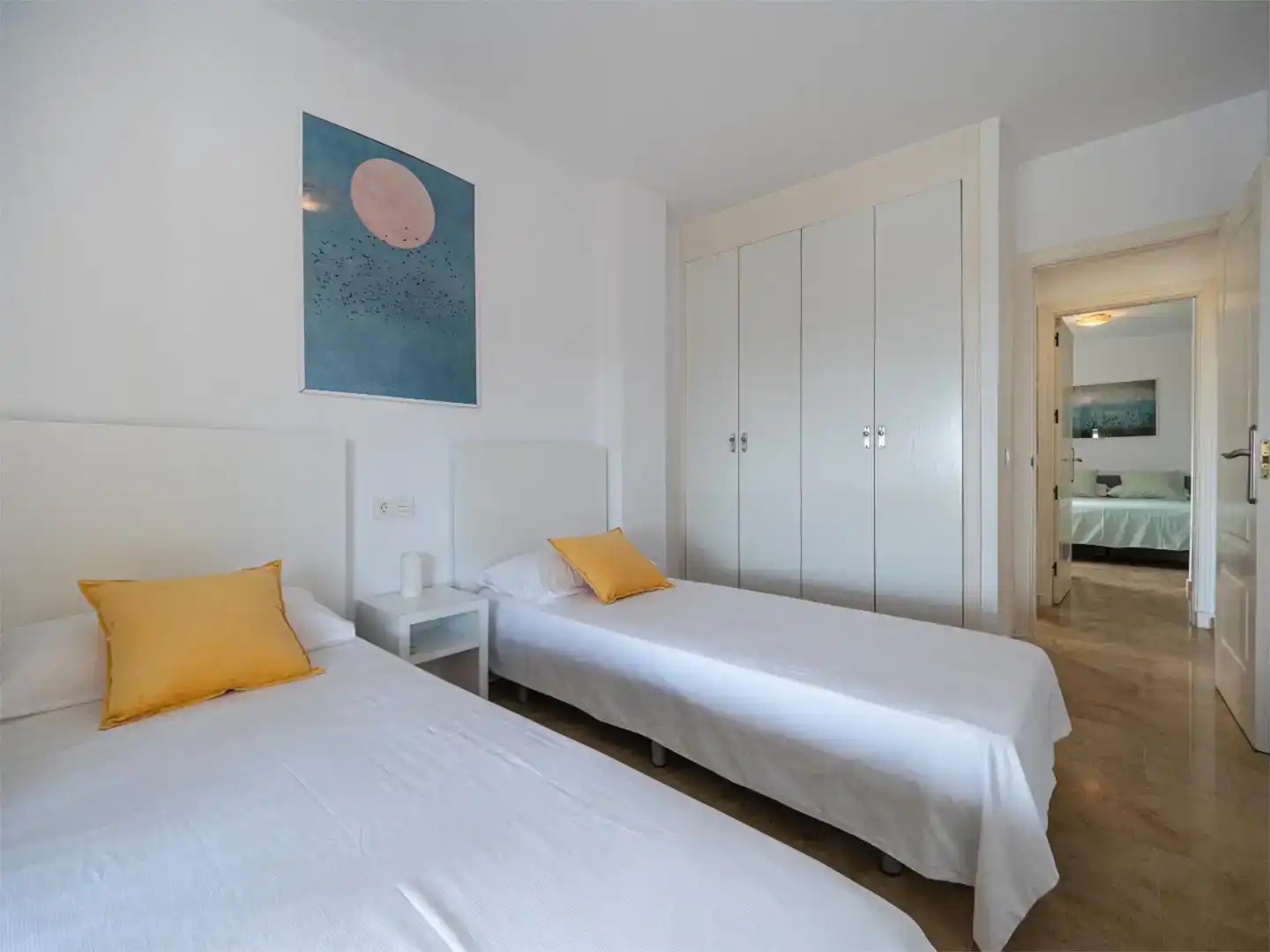 Dormitori de Apartament en venda en Marbella amb Aire condicionat i Piscina