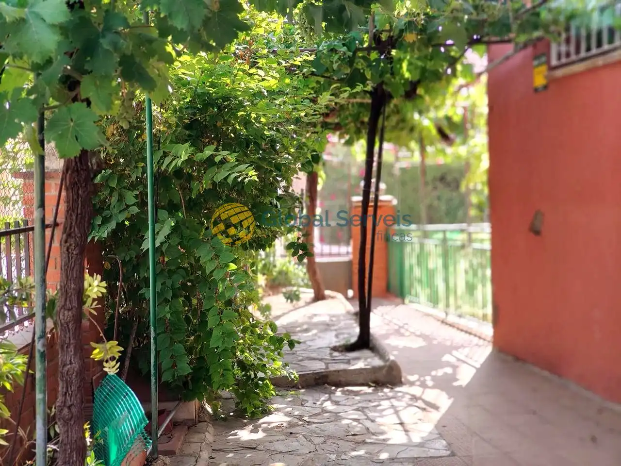 Terrasse von Erdgeschoss zum Verkauf in Abrera mit Klimaanlage, Heizung und Privatgarten