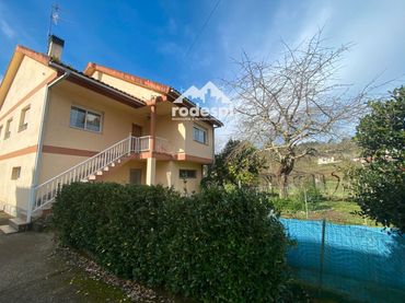 Villa con piscina in vendita a Crecente