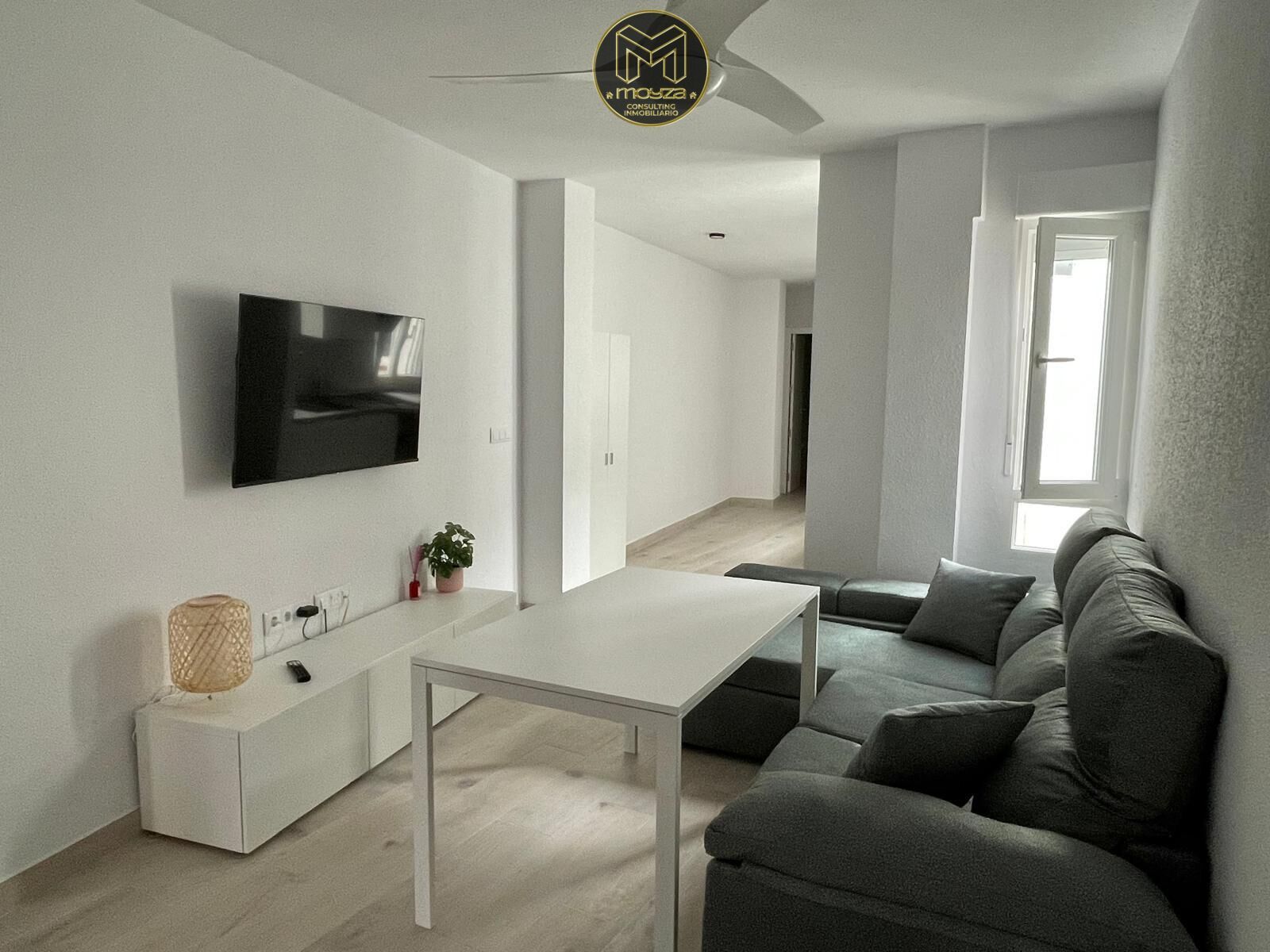 Sala d'estar de Pis en venda en  Jaén Capital amb Parquet, Terrassa i Balcó
