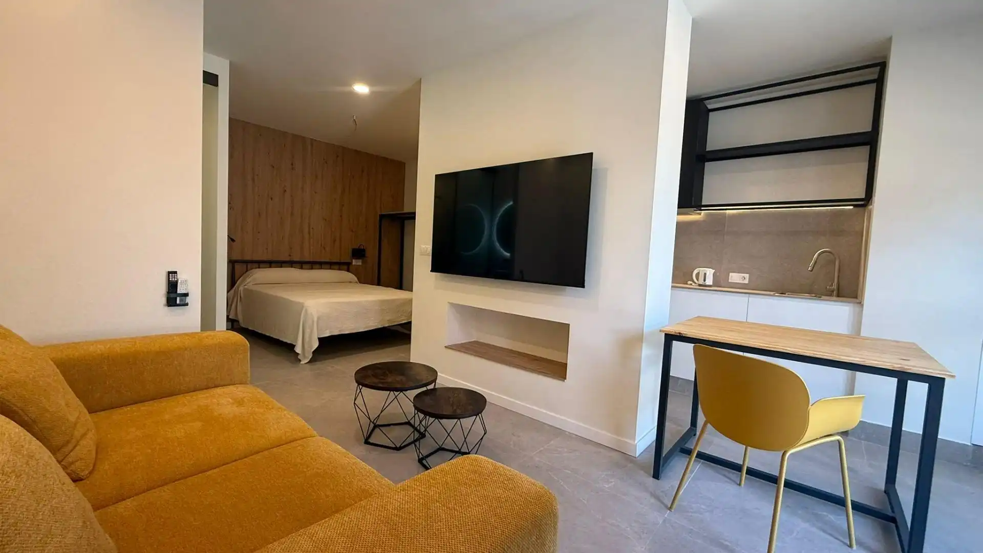 Wohnzimmer von Wohnungen zum Verkauf in Bormujos mit Klimaanlage und Möbliert