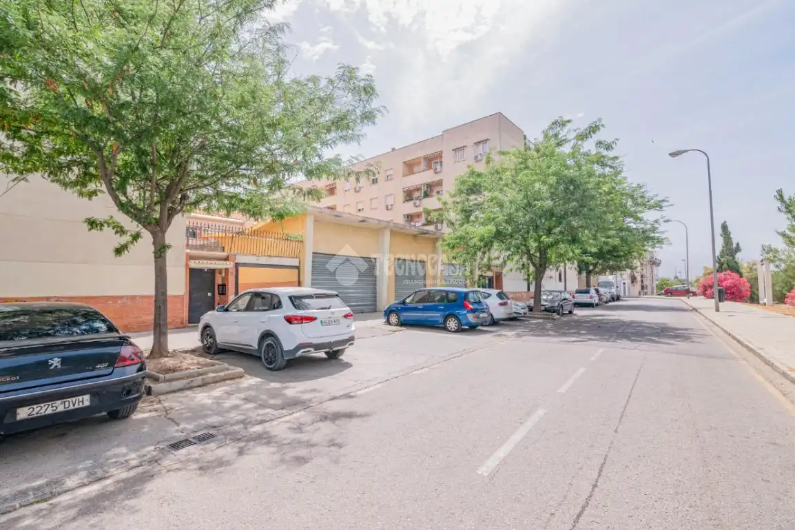 Vista exterior de Piso en venta en Granada con Calefacción