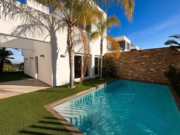 Casa a schiera con piscina in vendita a Calle C. Lago de Sanabria 5
