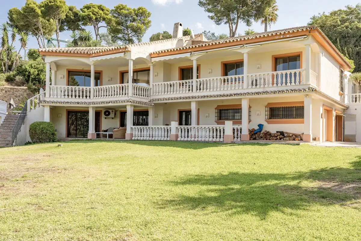 Vista exterior de Casa o chalet en venta en Marbella con Piscina