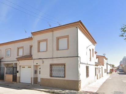 Exterior view of Single-family semi-detached for sale in Campo de Criptana  with Terrace and Balcony