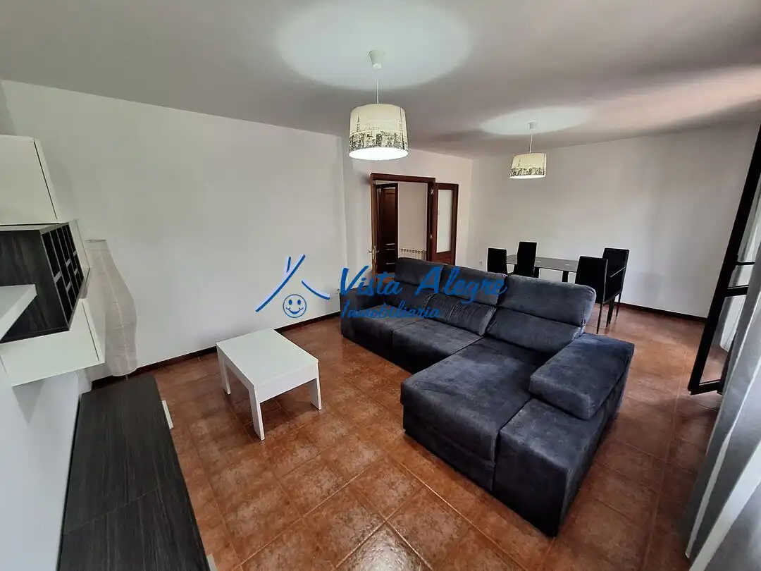 Wohnzimmer von Einfamilien-Reihenhaus zum Verkauf in Santo Domingo de la Calzada mit Heizung, Privatgarten und Terrasse
