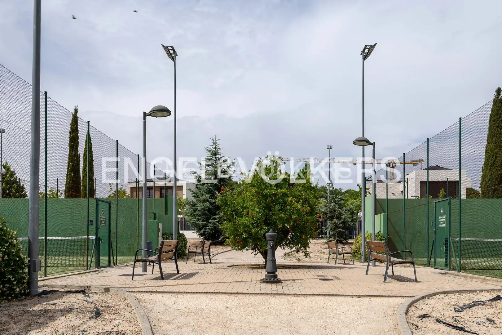 Terrasse von Einfamilien-Reihenhaus zum Verkauf in Majadahonda mit Klimaanlage, Heizung und Privatgarten