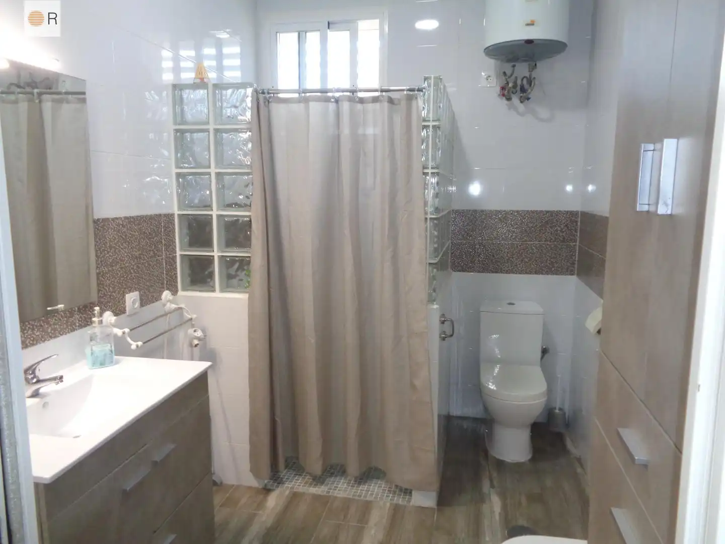 Bany de Casa o xalet de lloguer en Córdoba amb Aire condicionat, Calefacció i Jardí privat