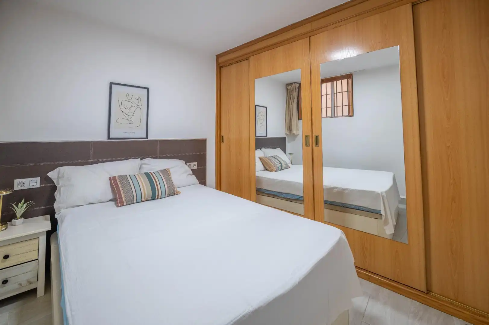 Bedroom of Apartments for sale in Granada  with Furnished