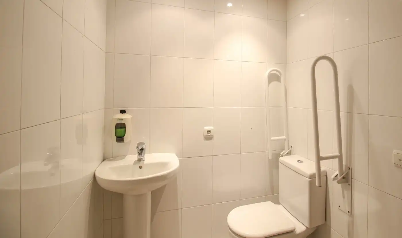 Bathroom of Commercial properties for sale in Aretxabaleta  with Air Conditioner and Furnished
