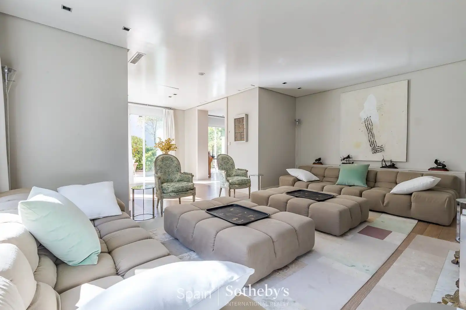 Living room of Houses for sale in Madrid  with Air Conditioner, Heating and Private garden
