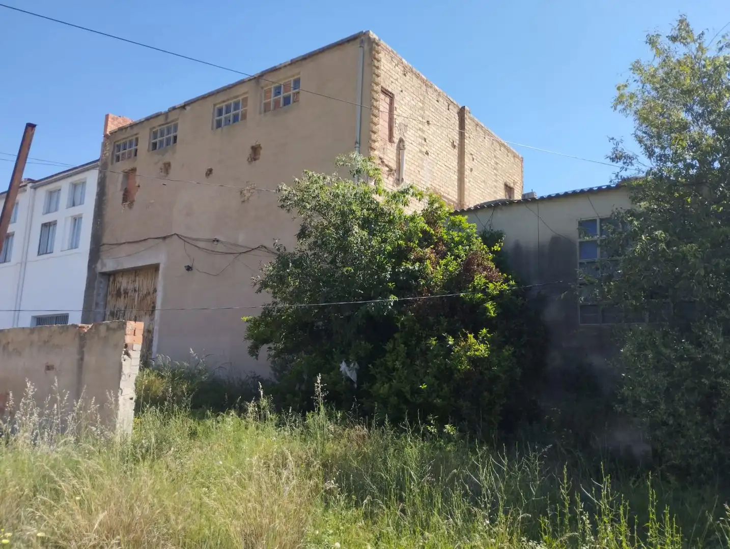 Außenansicht von Gebäude zum Verkauf in Rossell