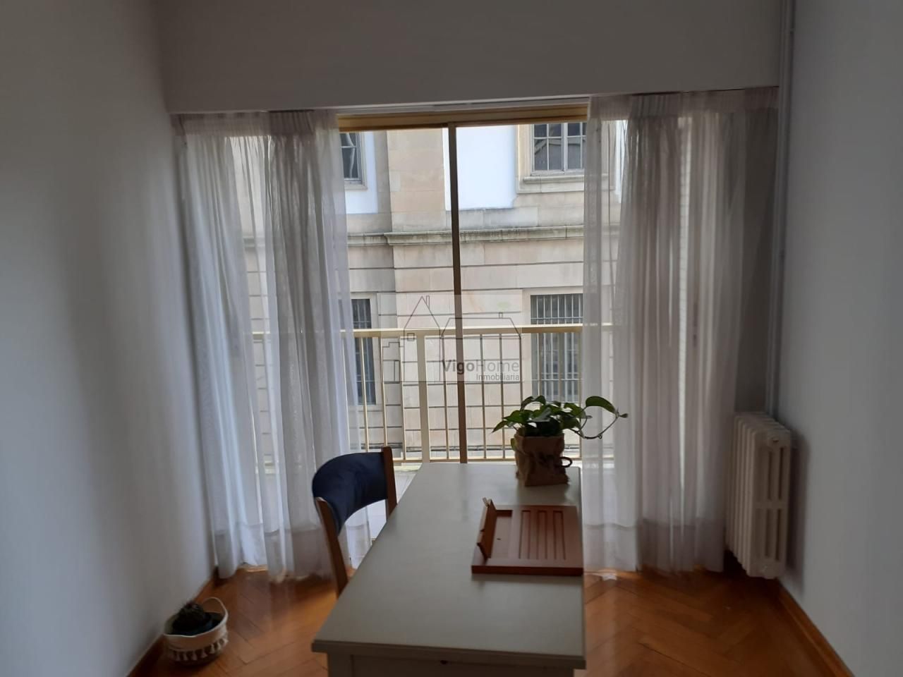Sala d'estar de Pis en venda en Pontevedra Capital  amb Calefacció, Terrassa i Traster