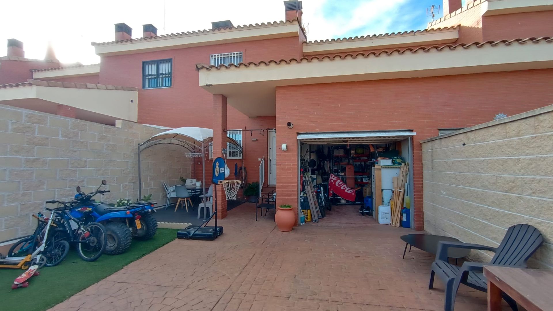 Vista exterior de Casa o xalet en venda en Barcience amb Aire condicionat, Calefacció i Jardí privat