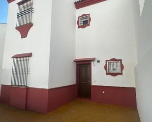 Vista exterior de Casa adosada de lloguer en Riogordo amb Terrassa i Balcó