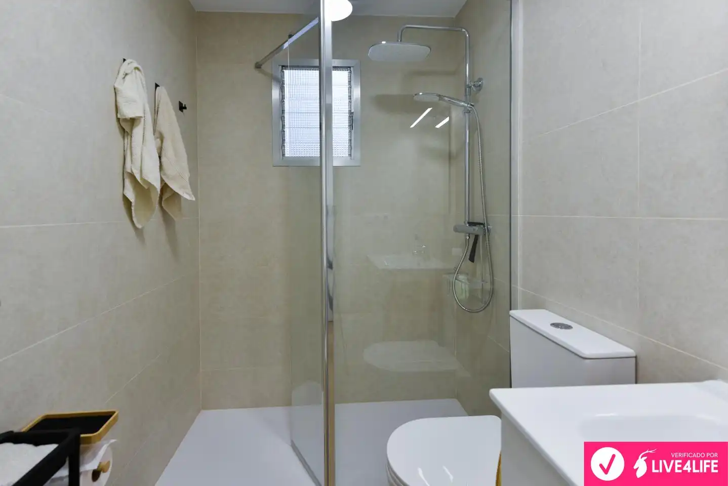 Bathroom of Flat for rent in Sevilla  with Air Conditioner, Furnished and Balcony