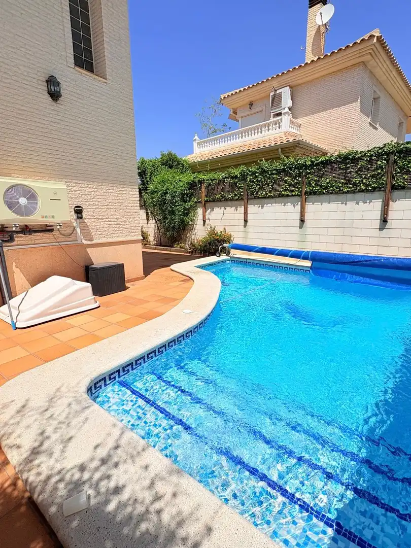 Piscina de Casa o xalet en venda en Petrer amb Aire condicionat, Calefacció i Jardí privat