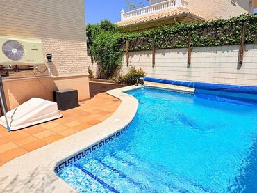 Villa con balcone in vendita a Petrer